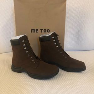 NIB Me Too lace up boots